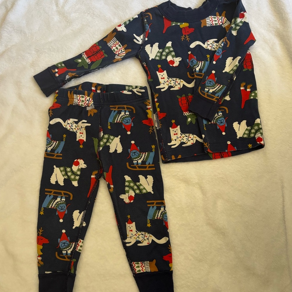 Hanna Andersson Navy Pajama Set with Holiday Print